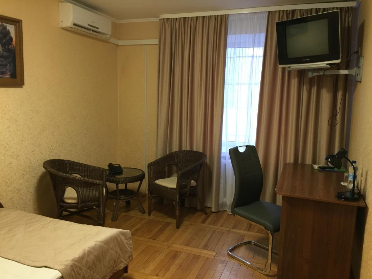 Hotel Tourist Rivne Exterior foto