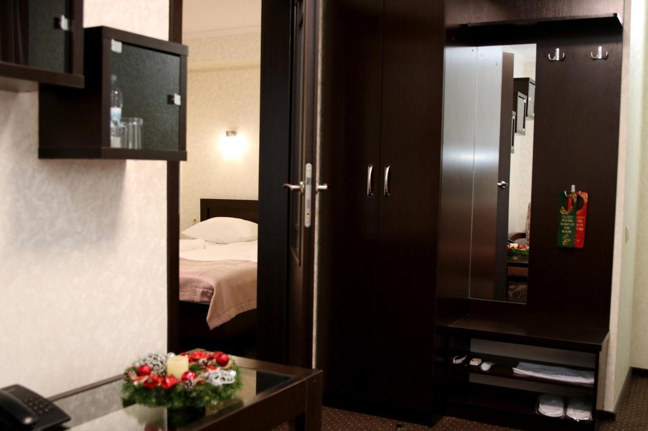Hotel Tourist Rivne Exterior foto