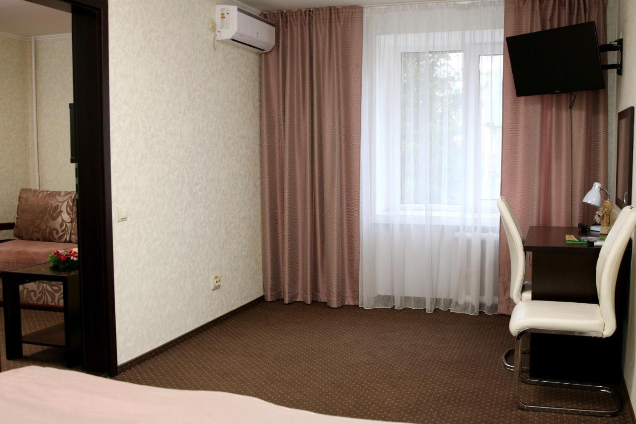 Hotel Tourist Rivne Exterior foto