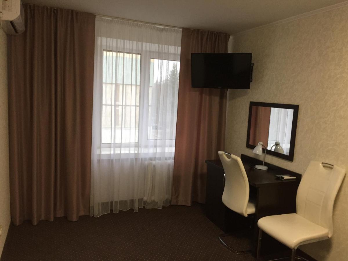 Hotel Tourist Rivne Exterior foto