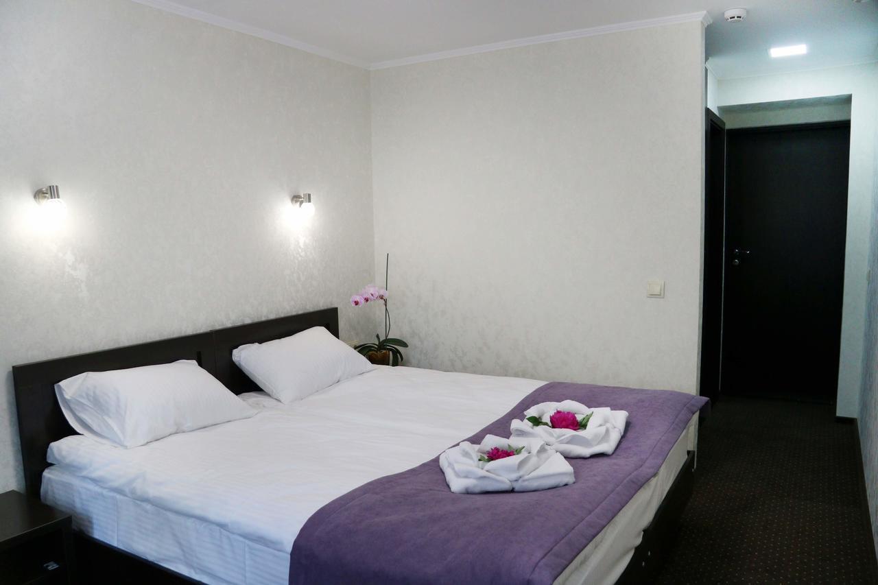 Hotel Tourist Rivne Exterior foto