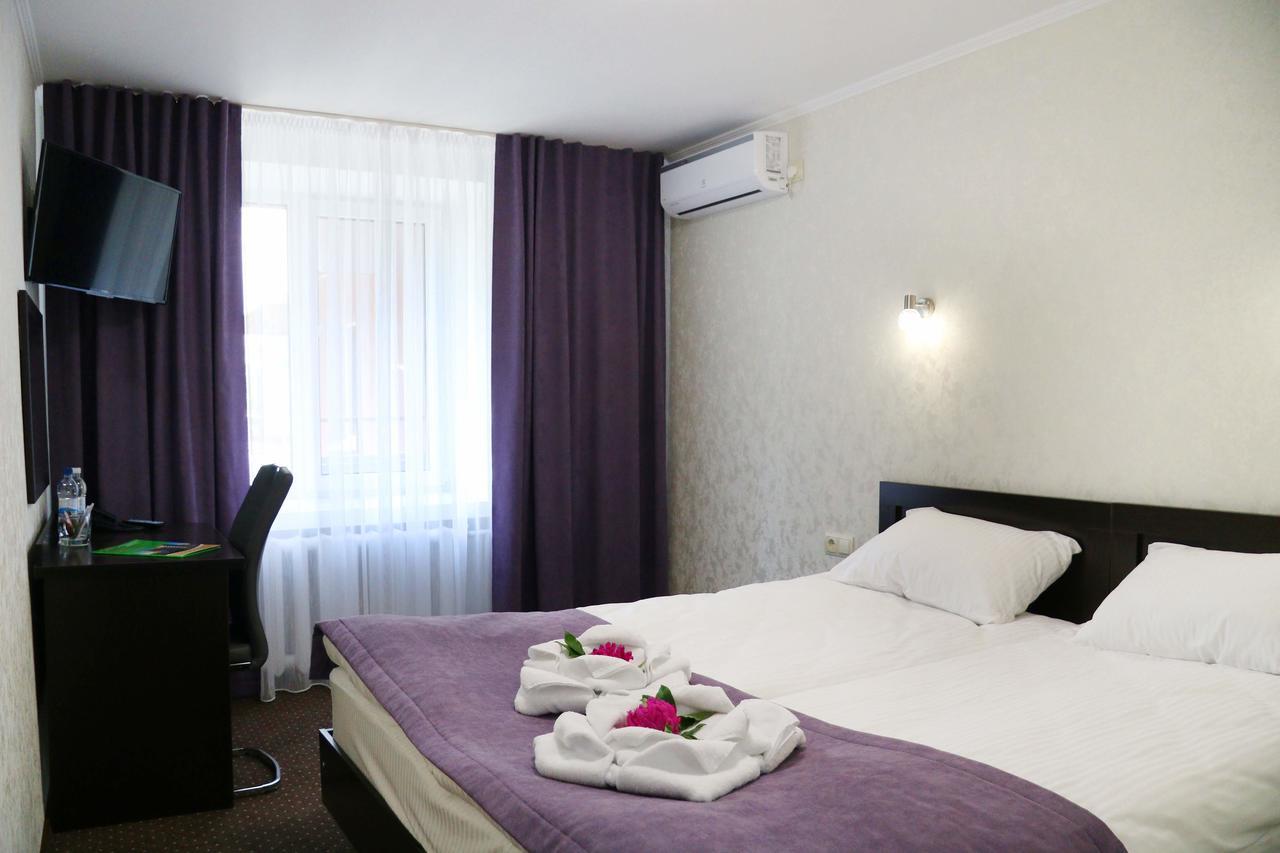 Hotel Tourist Rivne Exterior foto