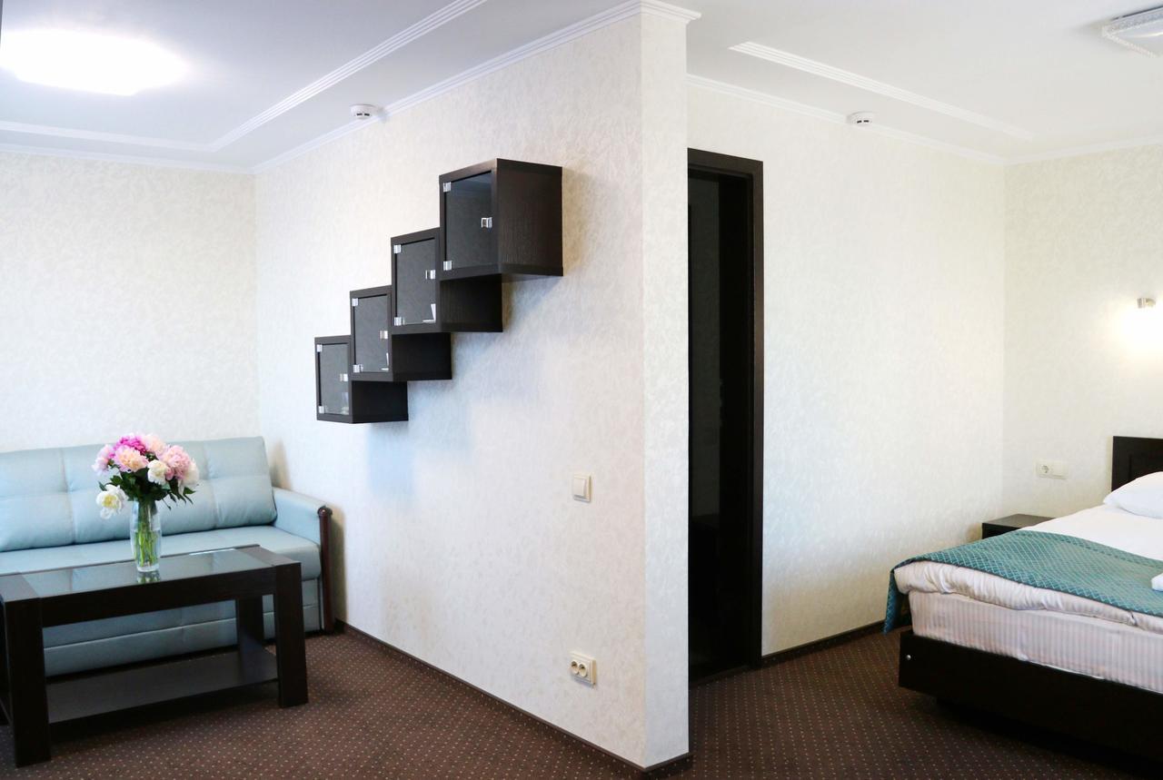 Hotel Tourist Rivne Exterior foto