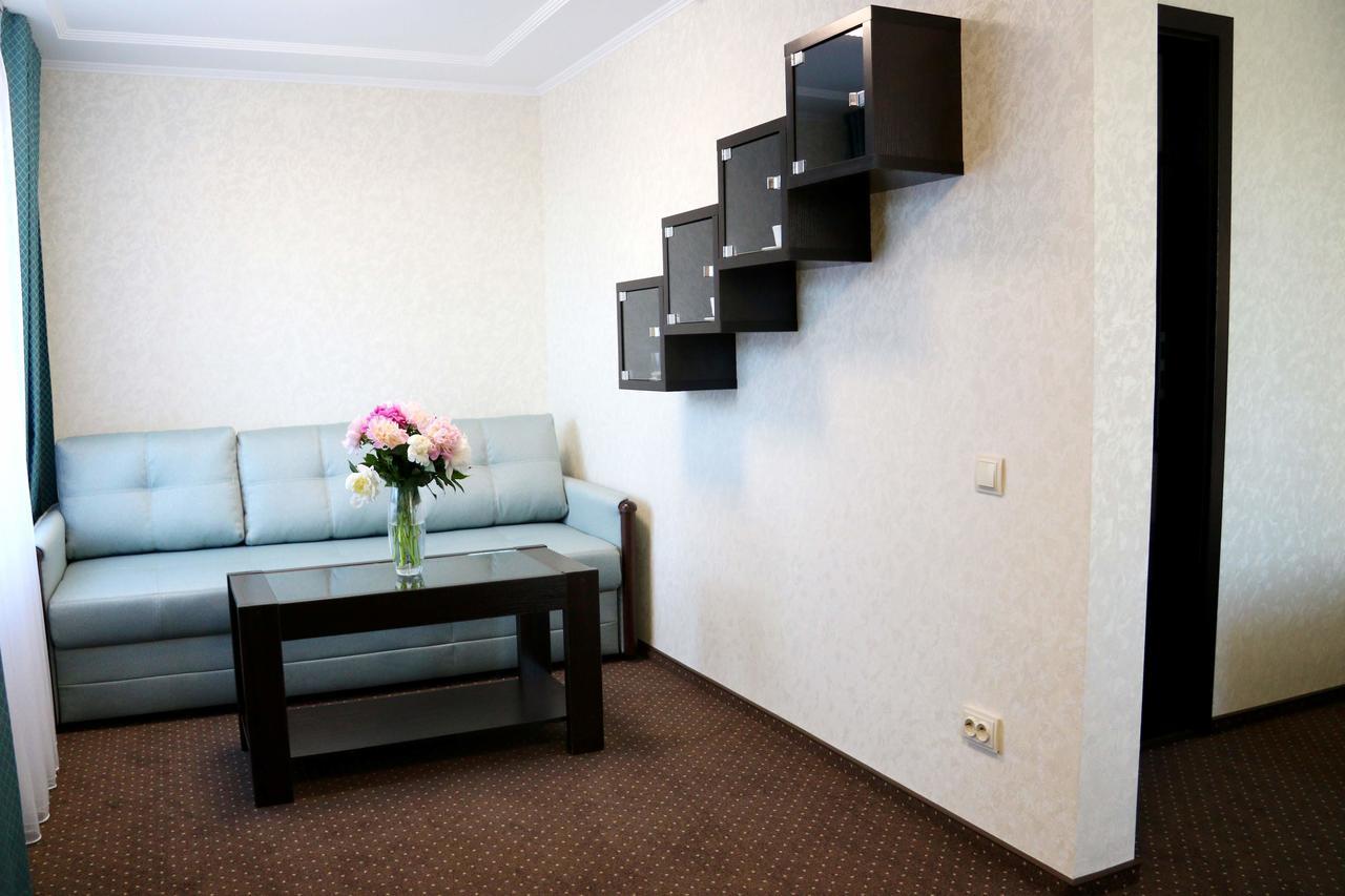Hotel Tourist Rivne Exterior foto