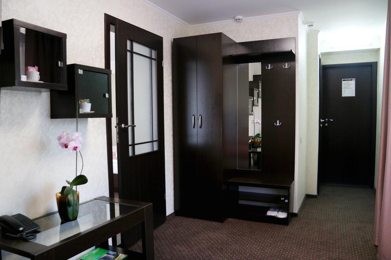 Hotel Tourist Rivne Exterior foto