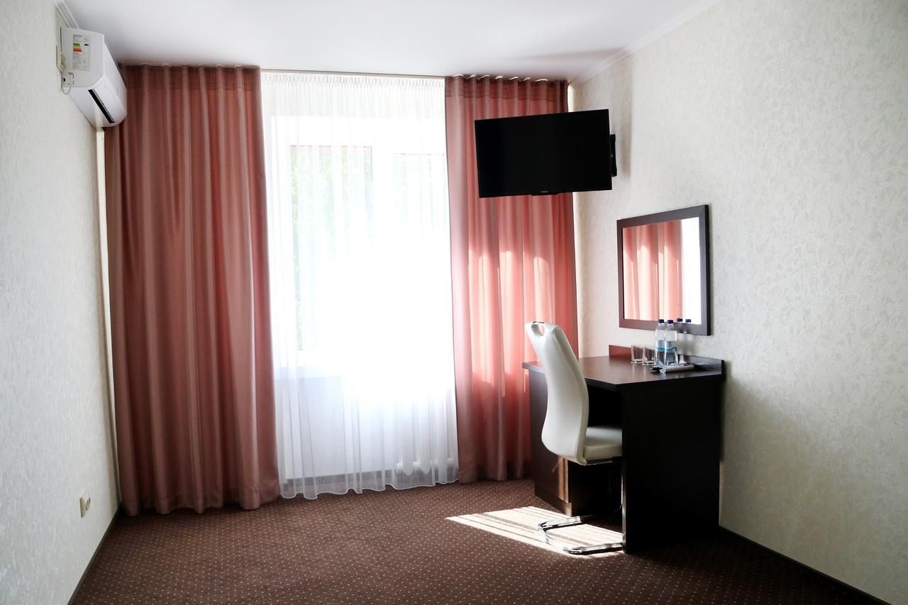 Hotel Tourist Rivne Exterior foto